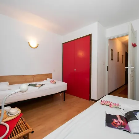 Sleeps 4 *