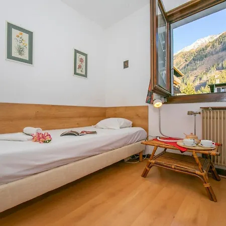 Sleeps 4 *